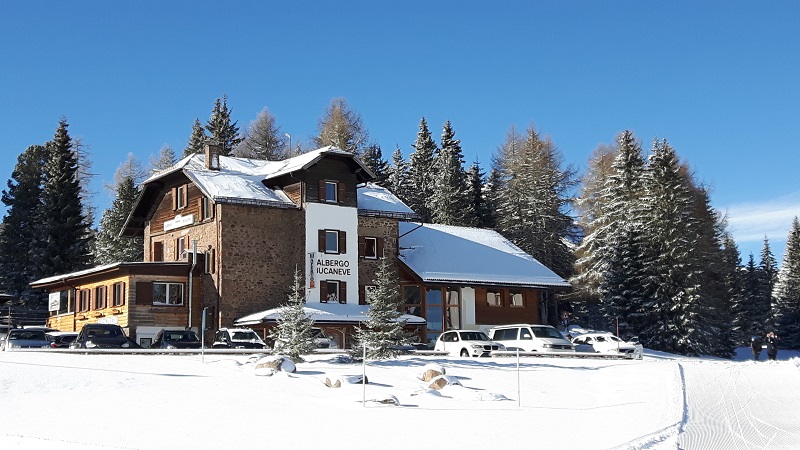 Vista esterna dell'albergo bucaneve